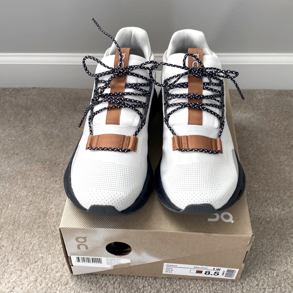 ON cloud nova pecan & white black bottoms , never worn 8.5